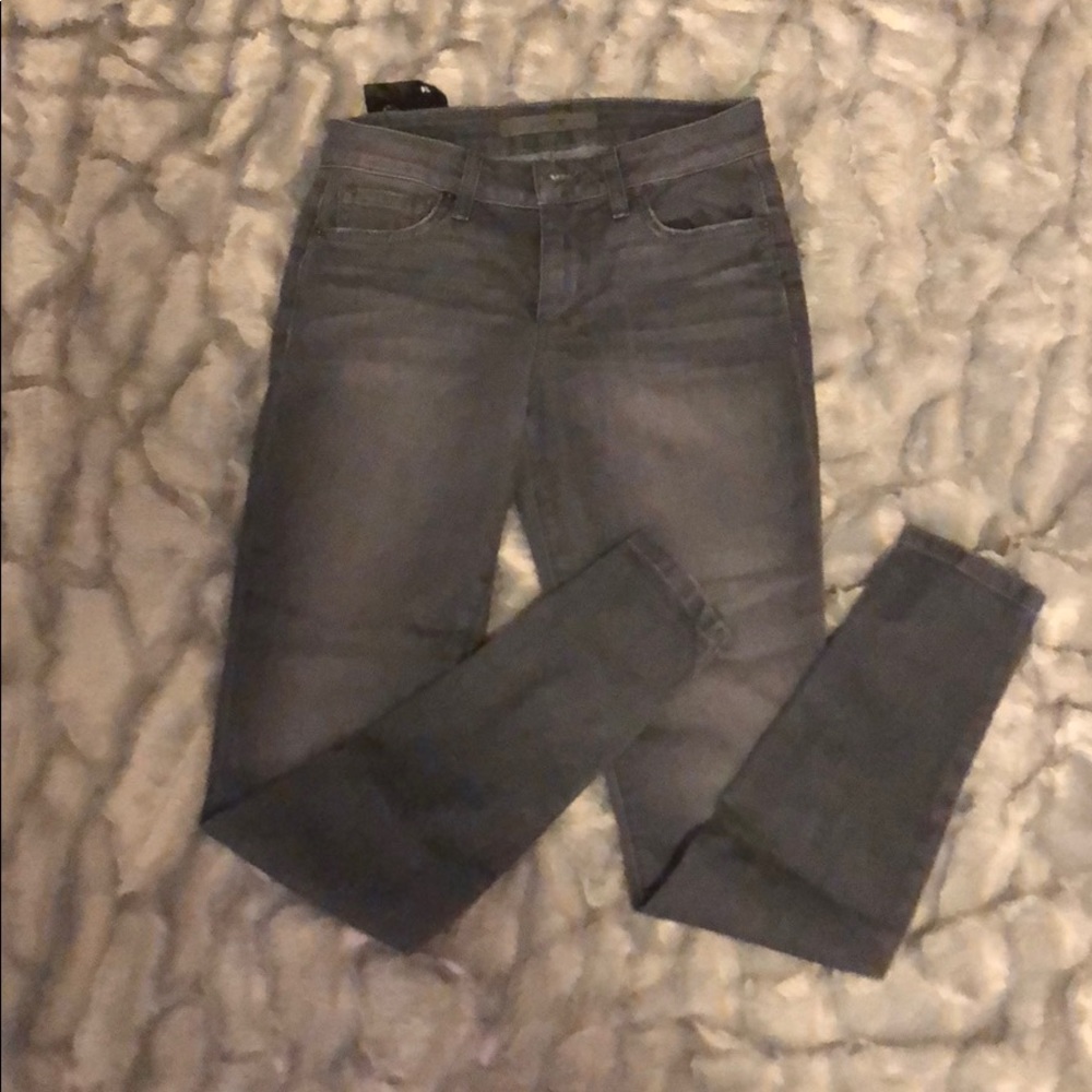 Joe’s skinny ankle jeans size 24